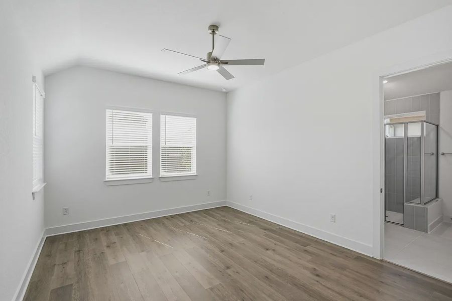 Spacious, unfurnished interior of a new home in Stillwater Ranch, San Antonio (Image 33).