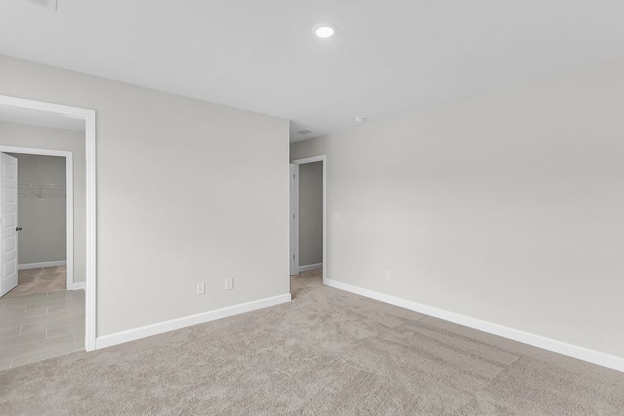 Spacious, unfurnished interior of a new home in Pineland Preserve, Summerville (Image 43).