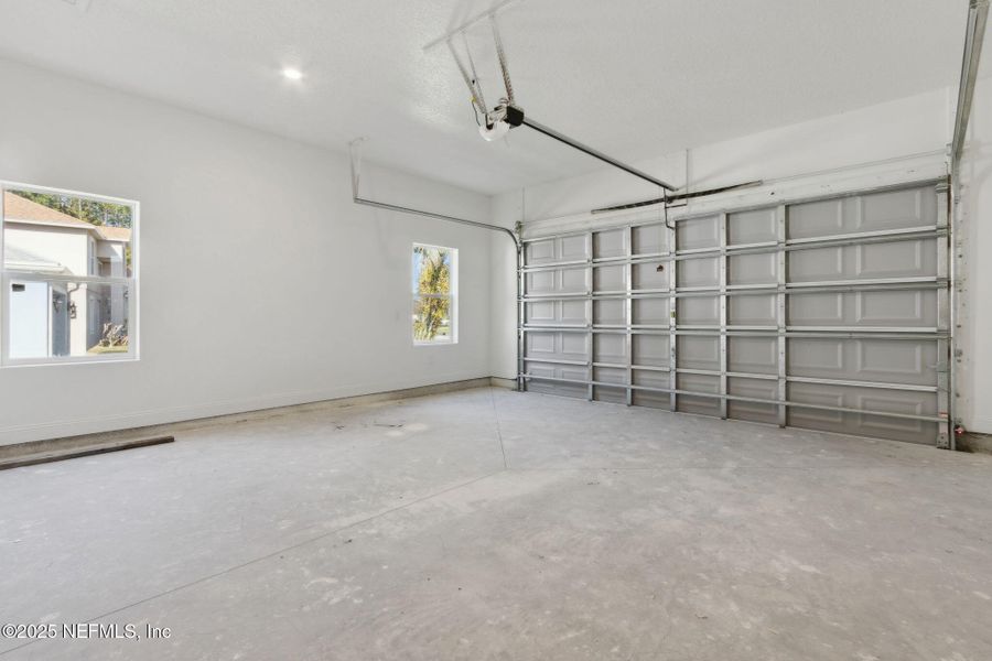 Spacious, unfurnished interior of a new home in , Middleburg (Image 44).