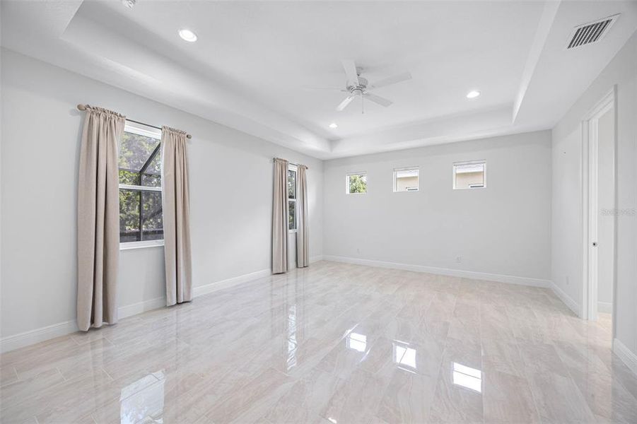 Spacious, unfurnished interior of a new home in , Parrish (Image 22).