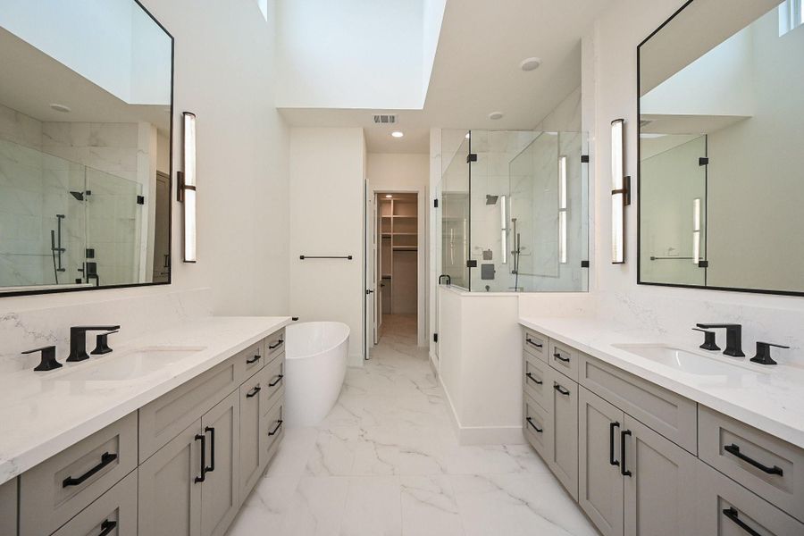Master bathroom with LOTS of NATURAL Light.