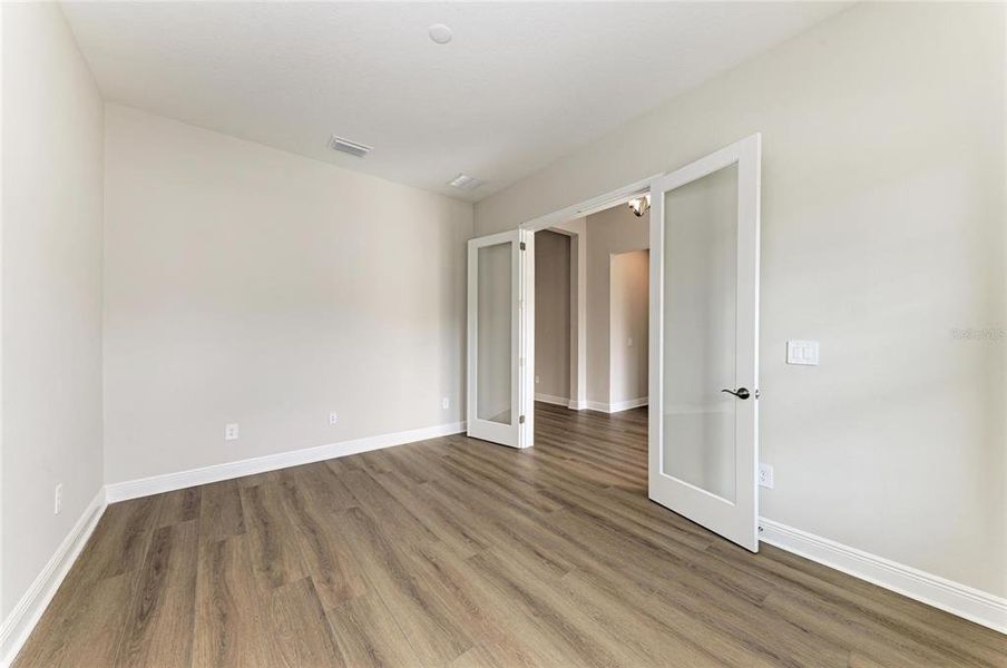 Spacious, unfurnished interior of a new home in Crestwood Estates, Valrico (Image 19).