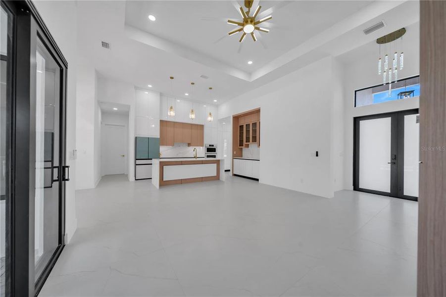 Spacious, unfurnished interior of a new home in , Cape Coral (Image 23).