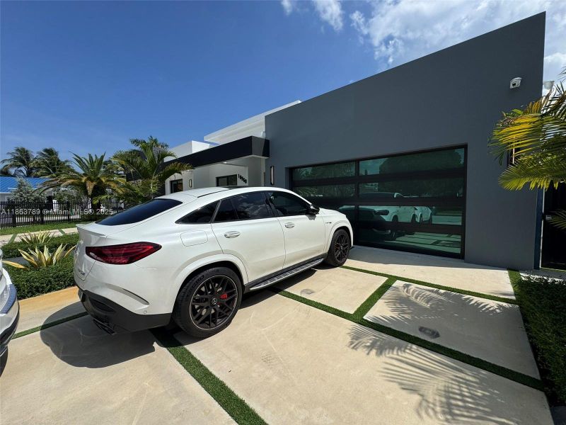 Image 33 of a home in .