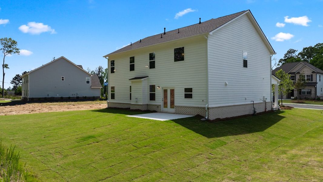 Representative exterior details of a home built from the LYNNBROOK by D.R. Horton in Butner Estates, South Fulton (Image 3).