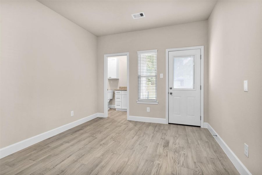 Spacious, unfurnished interior of a new home in , Willis (Image 27).