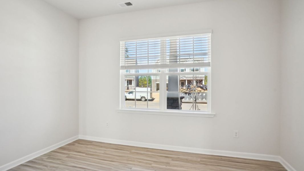 Spacious, unfurnished interior of a new home in Granite Falls, Lancaster (Image 19).