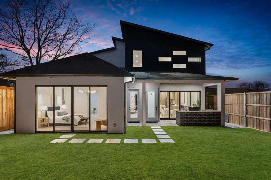 Exterior details and patio area of a home in , Dallas (Image 4).