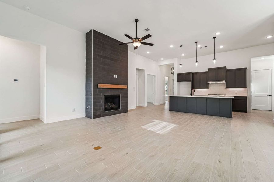 Spacious, unfurnished interior of a new home in Kresston, Montgomery (Image 20).