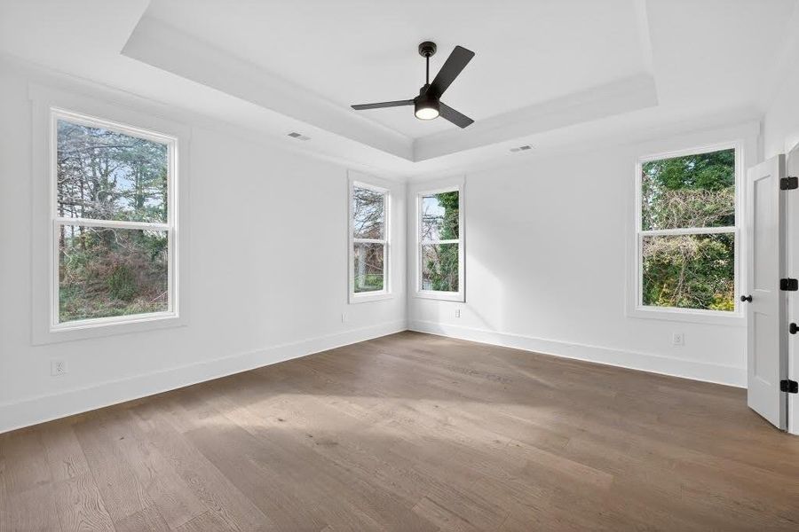 Spacious, unfurnished interior of a new home in Livingstone Park, Kennesaw (Image 32).
