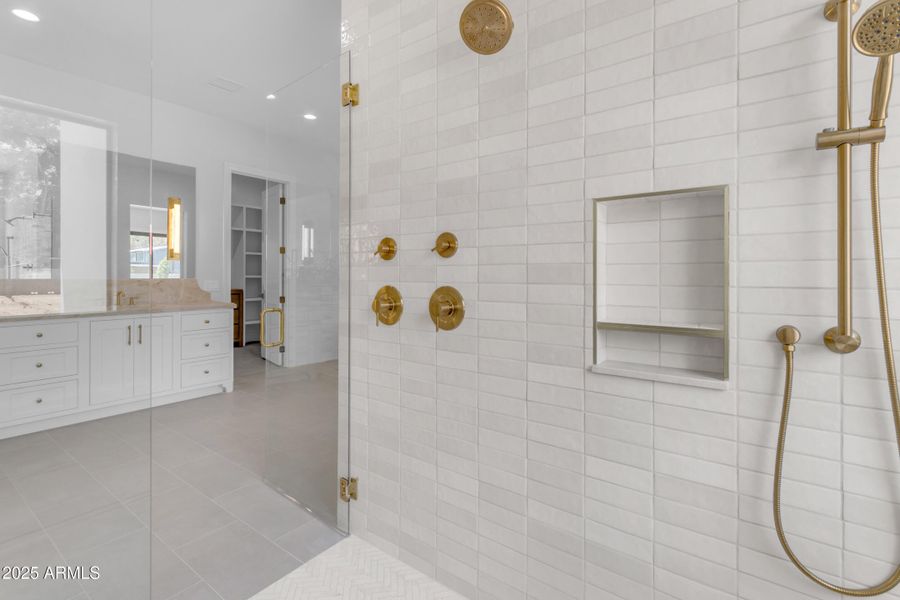 69_0187_a4m_cloud creek