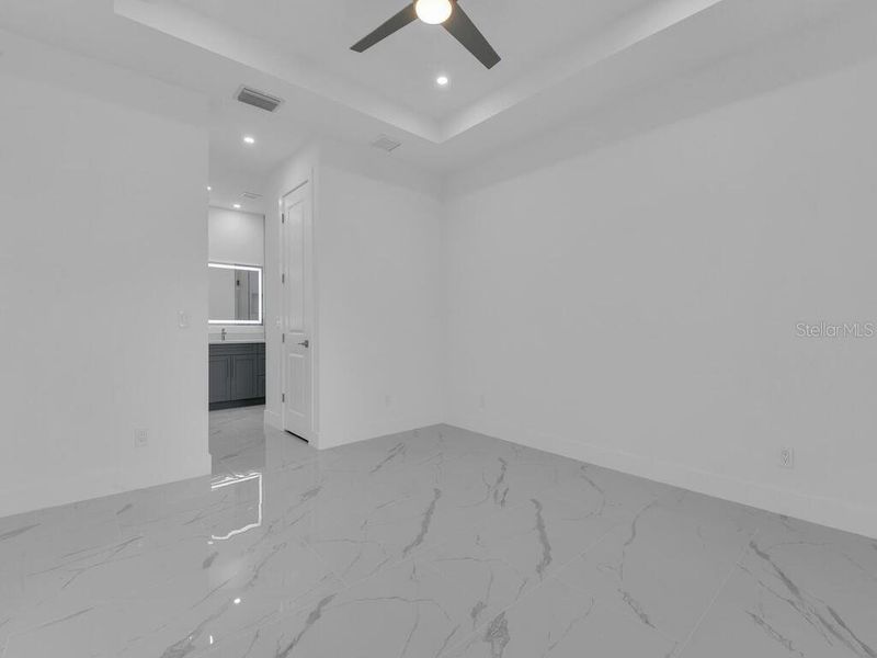 Spacious, unfurnished interior of a new home in , Lehigh Acres (Image 19).