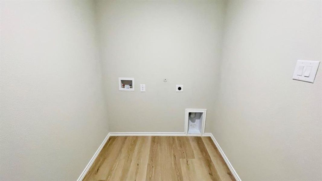 Spacious, unfurnished interior of a new home in Sunnycreek, Fort Worth (Image 12).