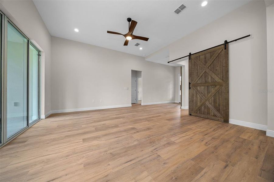 Spacious, unfurnished interior of a new home in , Dunnellon (Image 23).