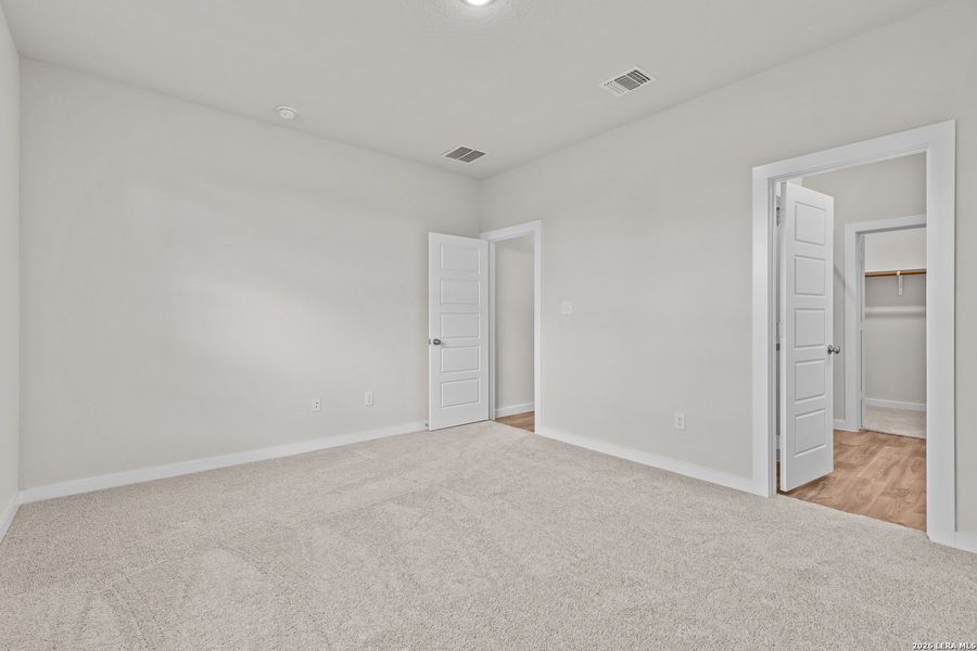 Spacious, unfurnished interior of a new home in Park Place, New Braunfels (Image 19).