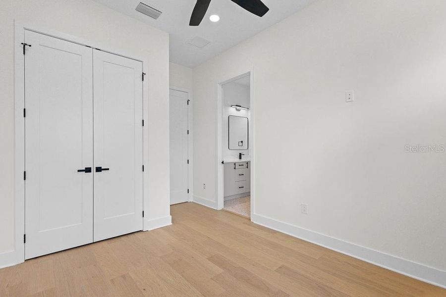 Spacious, unfurnished interior of a new home in , Tampa (Image 15).