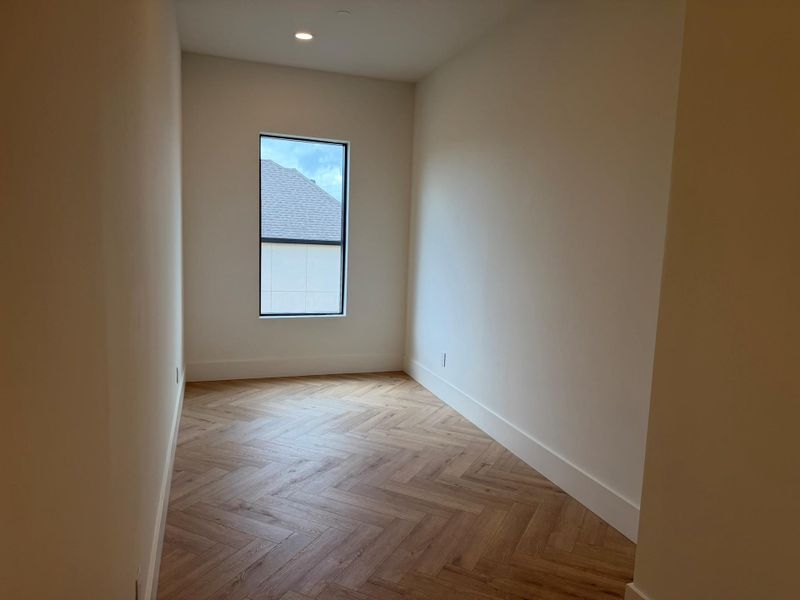 Spacious, unfurnished interior of a new home in , Houston (Image 17).