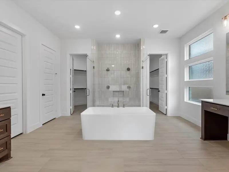 Furnished interior view inside a new home in Sienna 80′, Missouri City (Image 4).