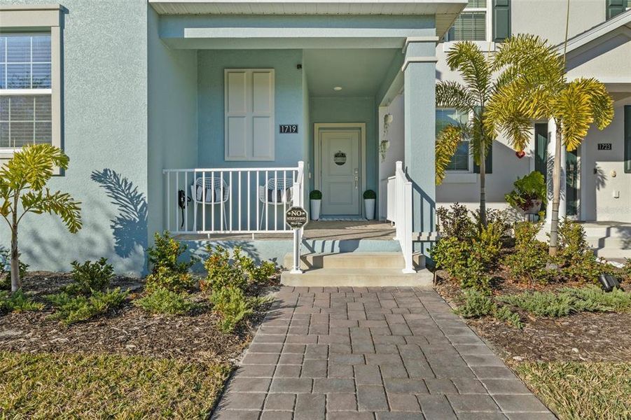 Exterior details and patio area of a home in Tohoqua, Kissimmee (Image 3).