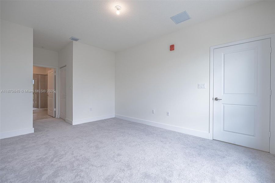 Spacious, unfurnished interior of a new home in , Doral (Image 28).