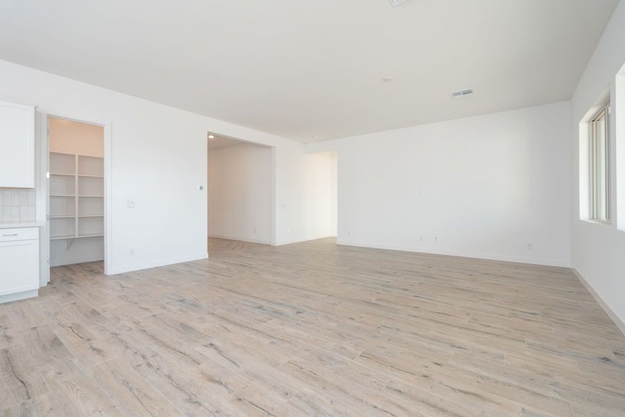 Spacious, unfurnished interior of a new home in Soleo, San Tan Valley (Image 10).