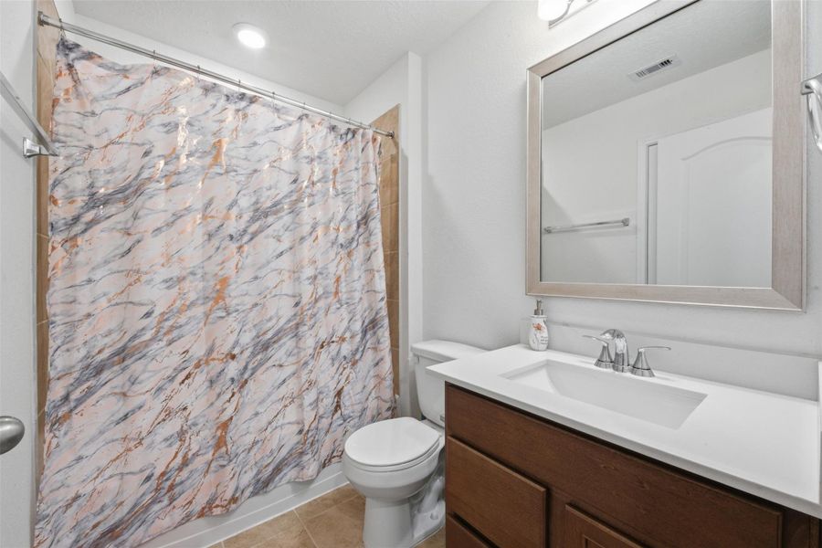 Furnished interior view inside a new home in , Katy (Image 15).