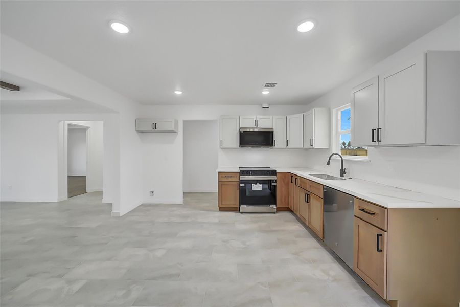 Furnished interior view inside a new home in , Conroe (Image 8).