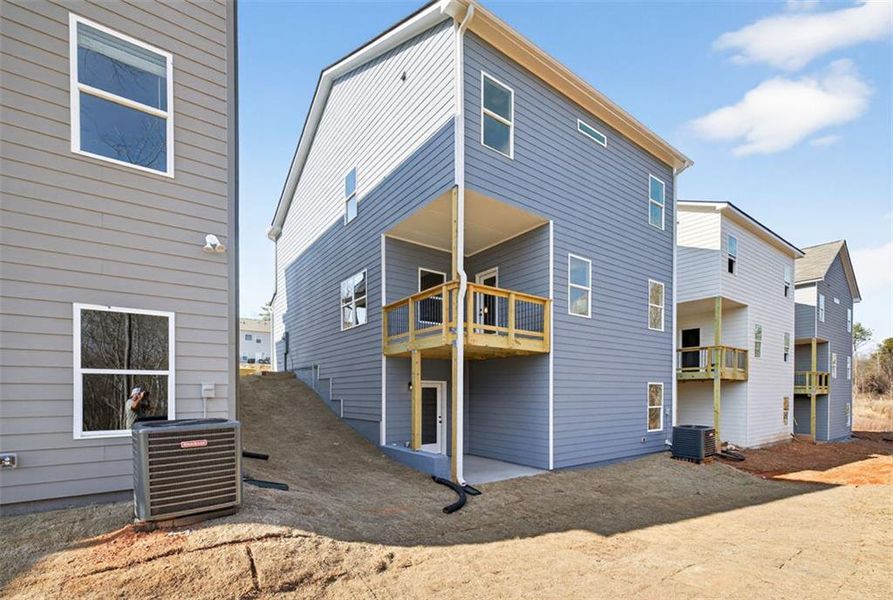 Exterior details and patio area of a home in Sanders Park, Austell (Image 27).