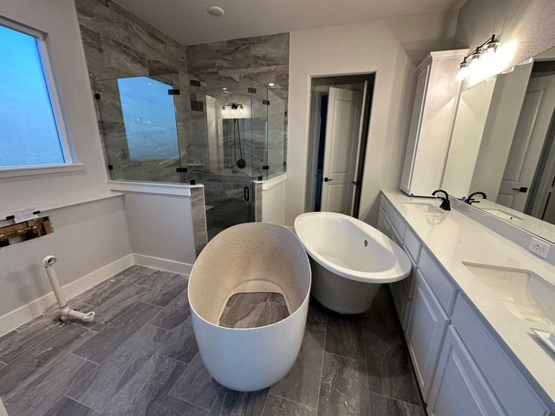 Furnished interior view inside a new home in Eagle Ridge Estates, Weatherford (Image 9).