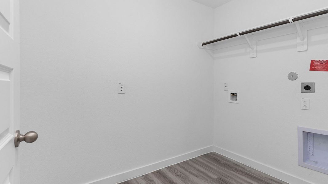 Representative unfurnished interior of a home built from the Huntsville by D.R. Horton in Marlow Lake, Texas City (Image 28).