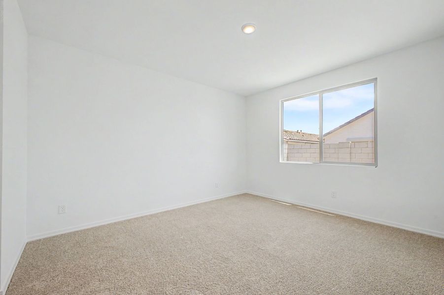 Spacious, unfurnished interior of a new home in Baker Farms, Phoenix (Image 10).