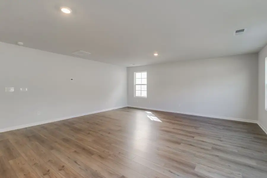 Spacious, unfurnished interior of a new home in Bluefield, Lexington (Image 19).