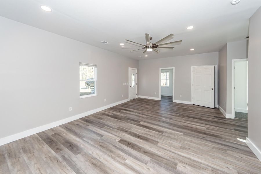 Spacious, unfurnished interior of a new home in , Goose Creek (Image 15).