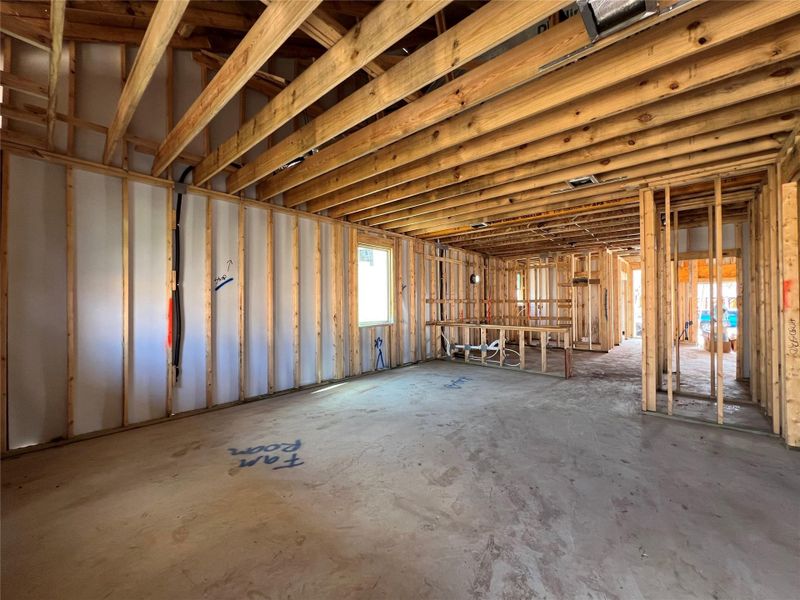 Spacious, unfurnished interior of a new home in Rolling Glen, Hutto (Image 34).