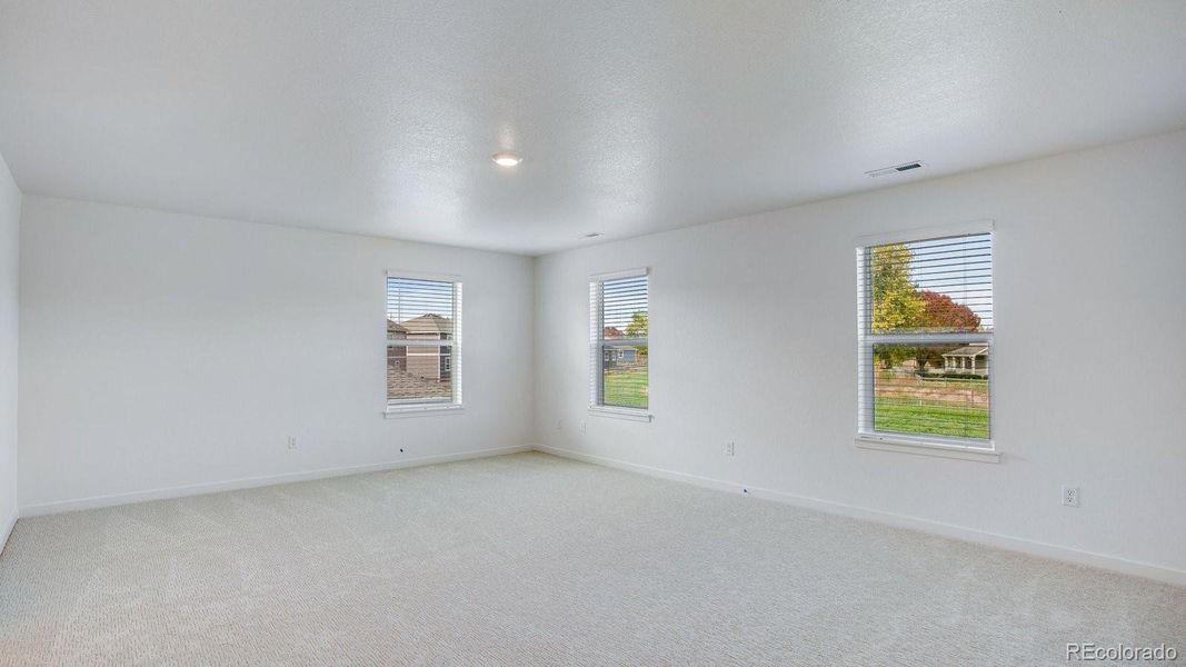Spacious, unfurnished interior of a new home in Hansen Farm, Fort Collins (Image 18).