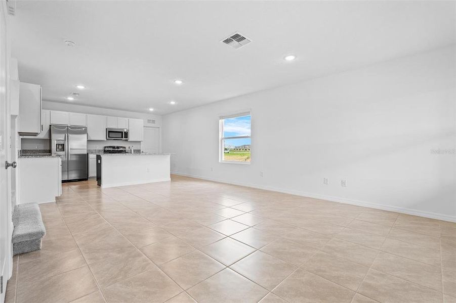 Spacious, unfurnished interior of a new home in , Winter Garden (Image 16).