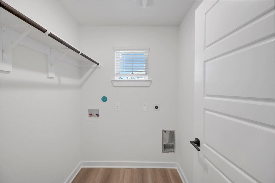 Spacious, unfurnished interior of a new home in Lone Star Landing, Montgomery (Image 16).