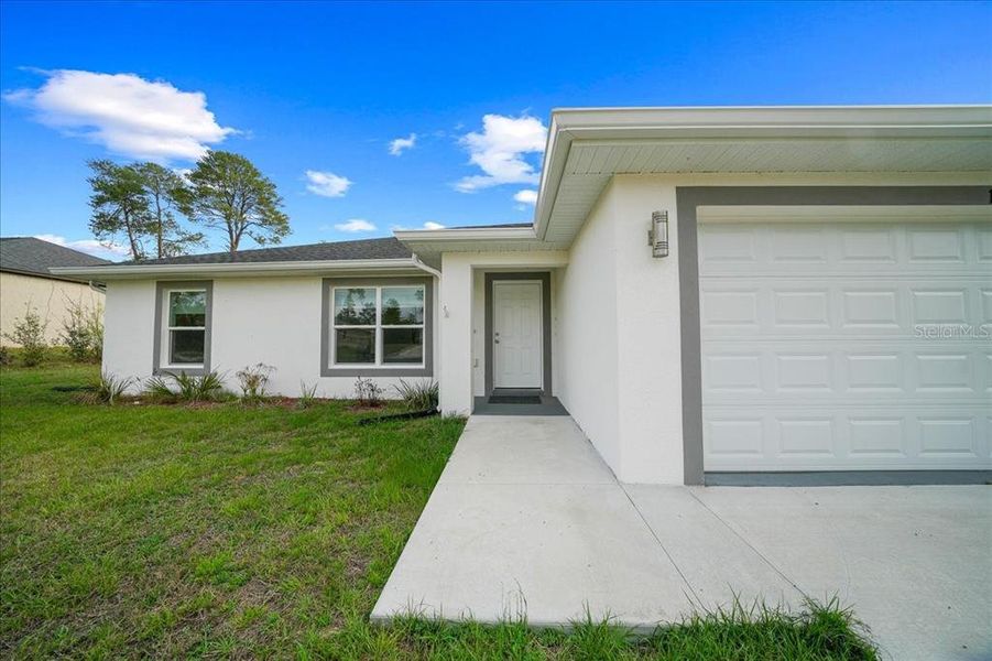 Exterior details and patio area of a home in , Ocala (Image 3).