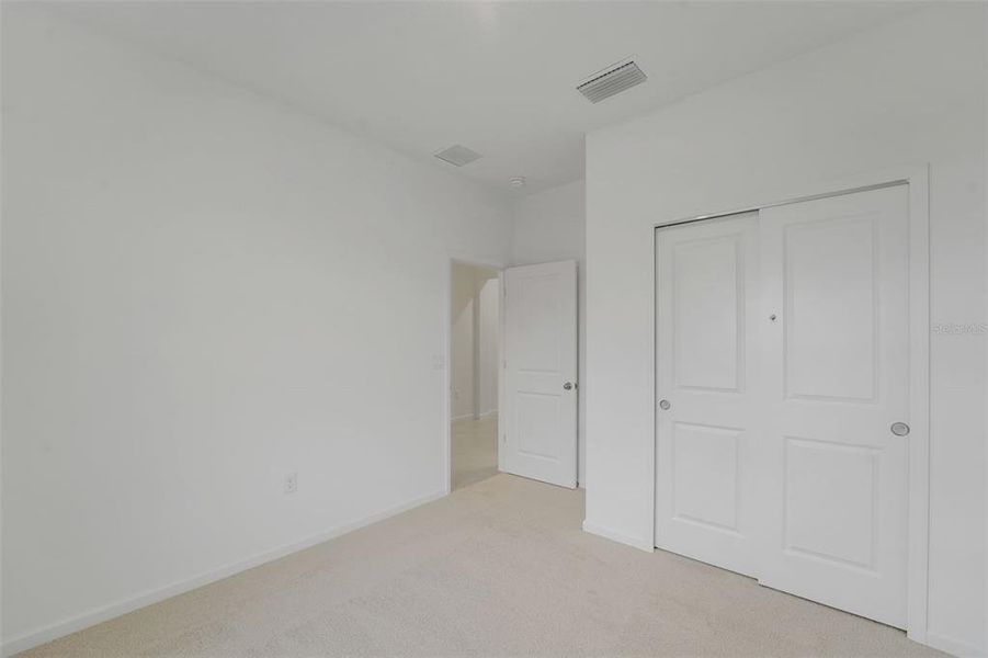 Spacious, unfurnished interior of a new home in Cypress Park Estates, Haines City (Image 31).