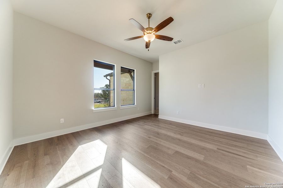 Spacious, unfurnished interior of a new home in , Boerne (Image 24).