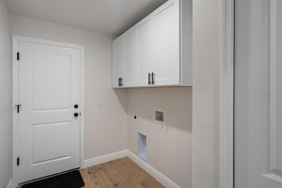 Spacious, unfurnished interior of a new home in , Weeki Wachee (Image 42).