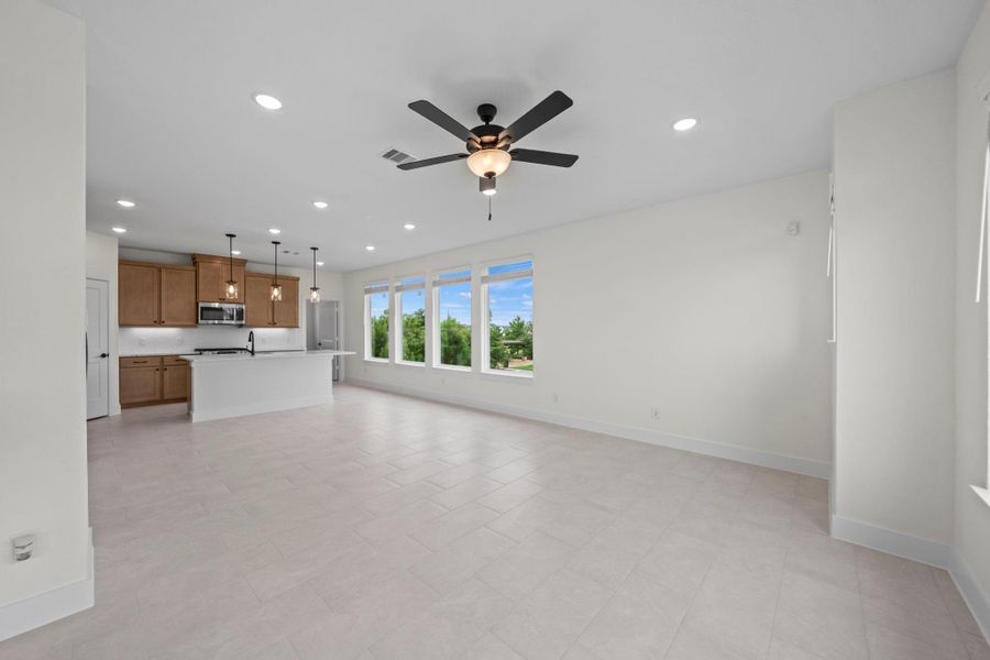 Spacious, unfurnished interior of a new home in , Katy (Image 26).