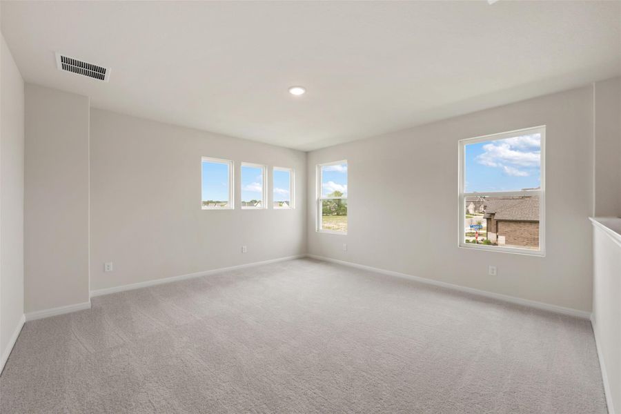 Spacious, unfurnished interior of a new home in Berry Creek Highlands, Georgetown (Image 21).