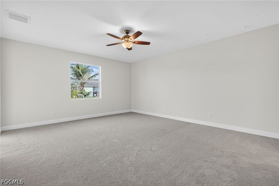Spacious, unfurnished interior of a new home in Cape Coral, Cape Coral (Image 14).