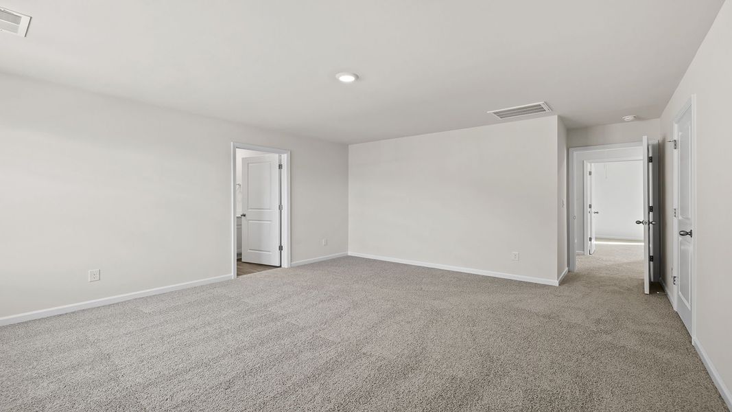 Spacious, unfurnished interior of a new home in Cloverdale Hills, Piedmont (Image 23).