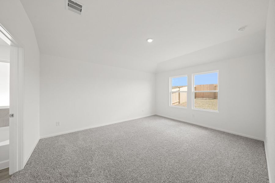 Spacious, unfurnished interior of a new home in Chapel Lakes, Montgomery (Image 17).