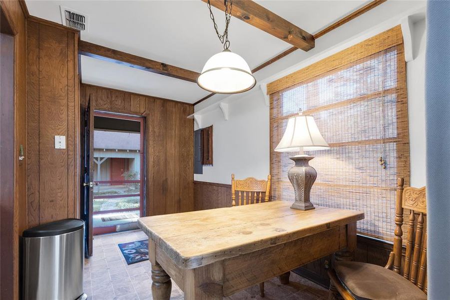 Furnished interior view inside a new home in , Mineola (Image 9).