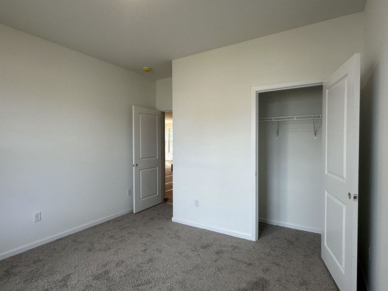 Spacious, unfurnished interior of a new home in Oak Hollow, Longs (Image 10).