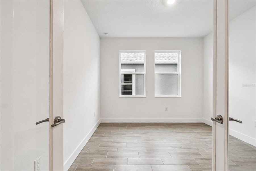 Spacious, unfurnished interior of a new home in Chapel Crossings, Wesley Chapel (Image 18).