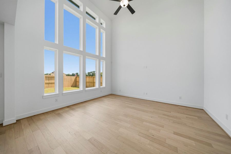Spacious, unfurnished interior of a new home in Sienna 45', 50', Missouri City (Image 10). Spacious, unfurnished interior of a new home in Sienna 45', 50', Missouri City (Image 10).